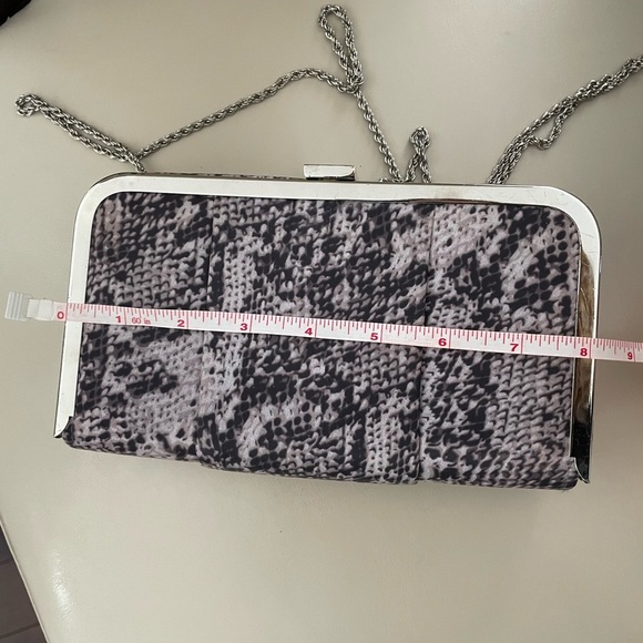 Le Chateau Gray Silver snakeskin design Crossbody Bag or Clutch - Picture 8 of 9